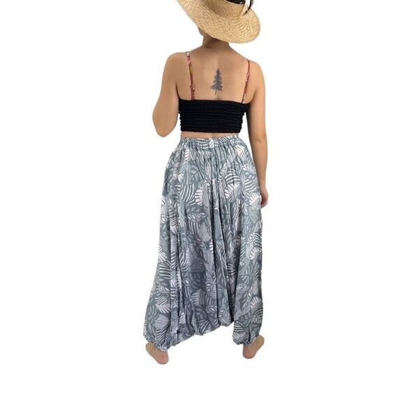 Apau ~ Gender Fluid Alladin Gypsy Pants Gray White Tropical Floral Leaf Design - Picture 4 of 16